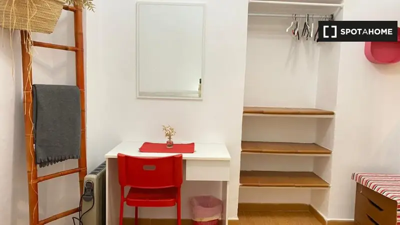 Habitacion Malaga 3 Dormitorios Piso Calle Dos Aceras