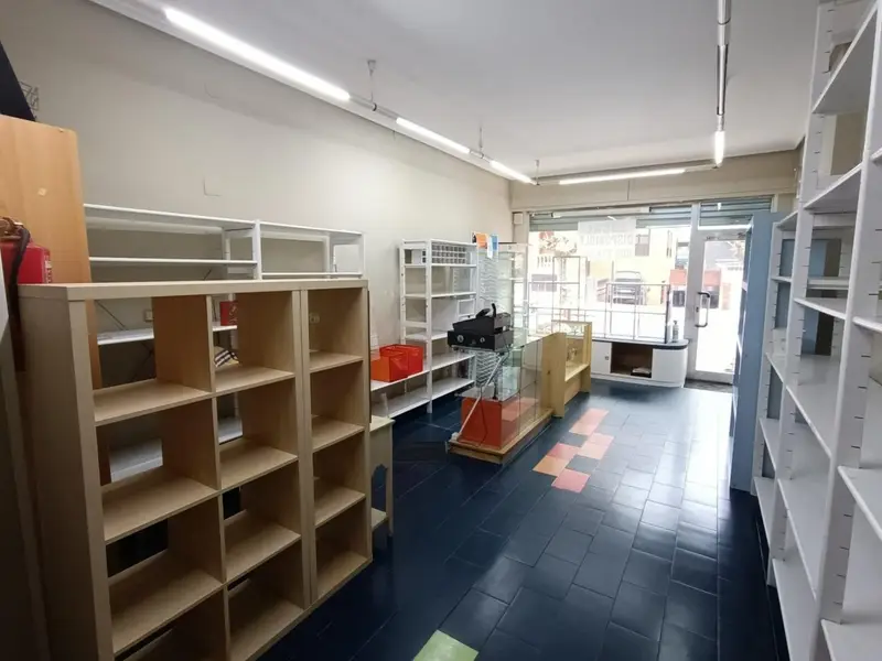 Se Alquila Local Comercial Librería En Barakaldo Zona Cruces. - Inmobiliaria Quorum