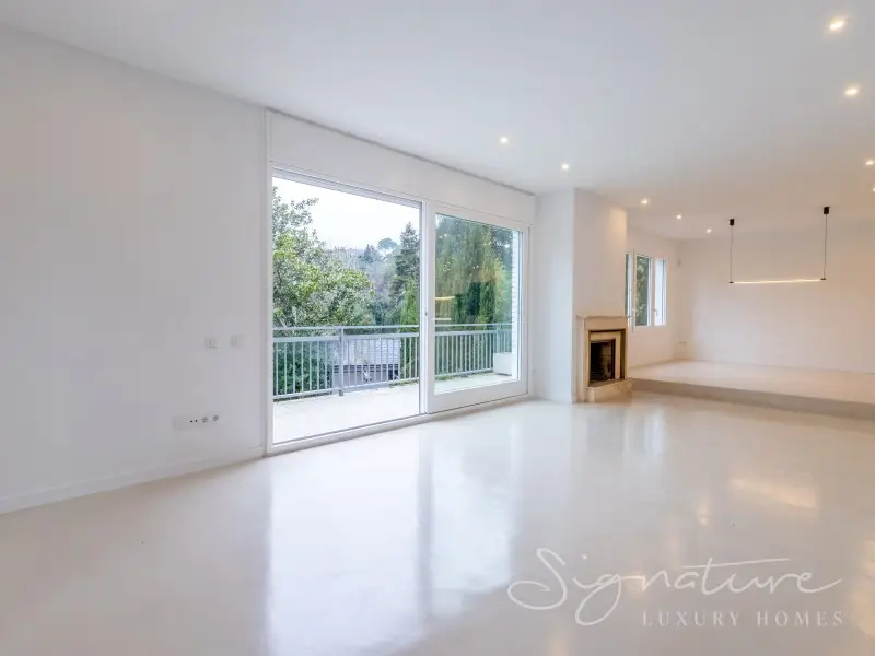 Villa de Lujo en Venta en Sant Cugat - 451m2 - Piscina Privada