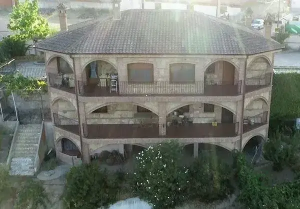 Chalet con Piscina en Escalona 8000m2