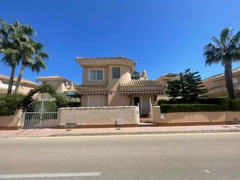 Villa 3 Dormitorios Playa Flamenca Cerca de la Playa