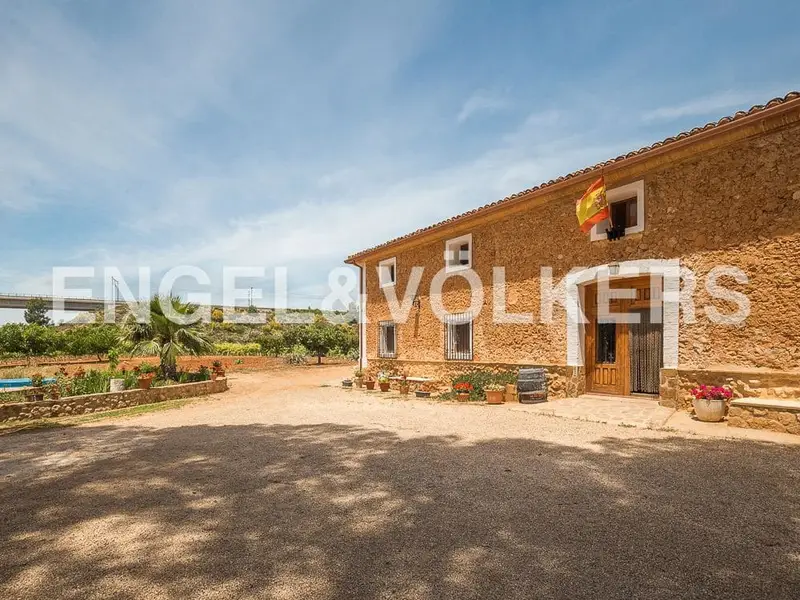Finca Rustica 22 Hectareas Viñedos Olivos Casa 700m2 Moixent Valencia