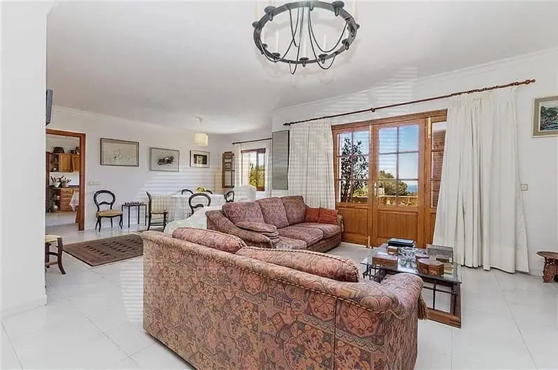 Chalet en venta en Mallorca con vistas al mar y piscina