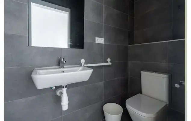 Apartamento 7 Dormitorios Barcelona Grupo 18-35 Años