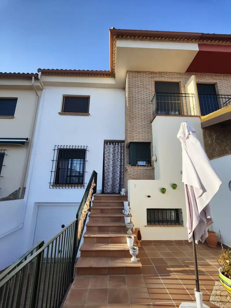 Venta Casa con Terraza en Marmolejo