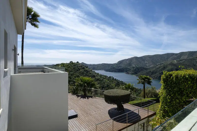 Villa de Lujo en Istan con Vistas al Mar Mediterráneo
