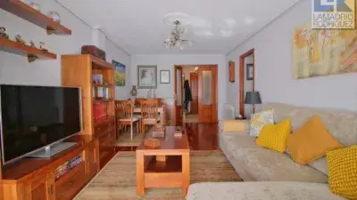 Piso en Venta Cabez
ón de la Sal Urbanizaci
ón Concejero 3 Dorm 2 Baños