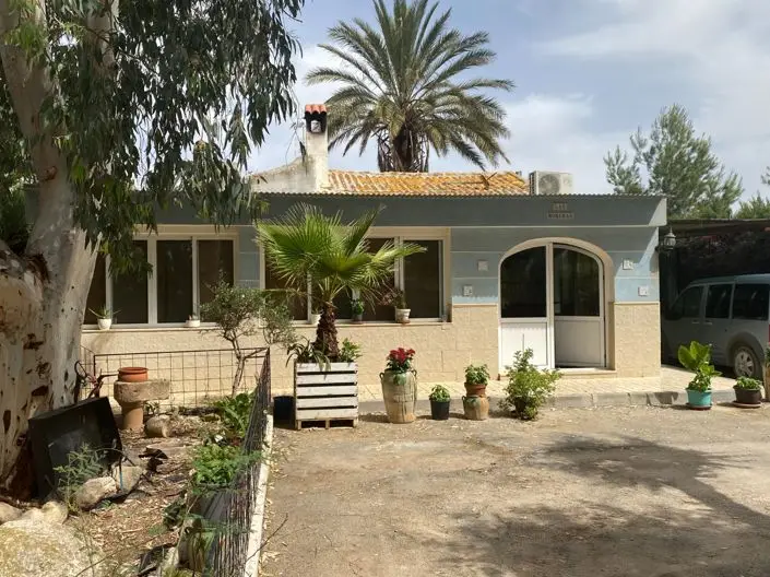 Finca 3 Dormitorios 18 Establos Cerca Alicante