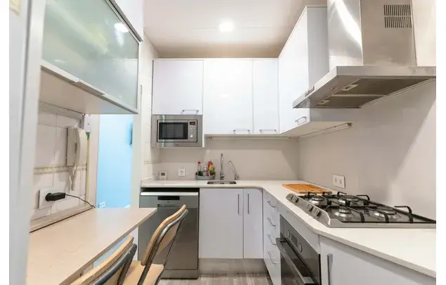 Habitaci
ón 115m
² Barcelona Estancia Media Larga