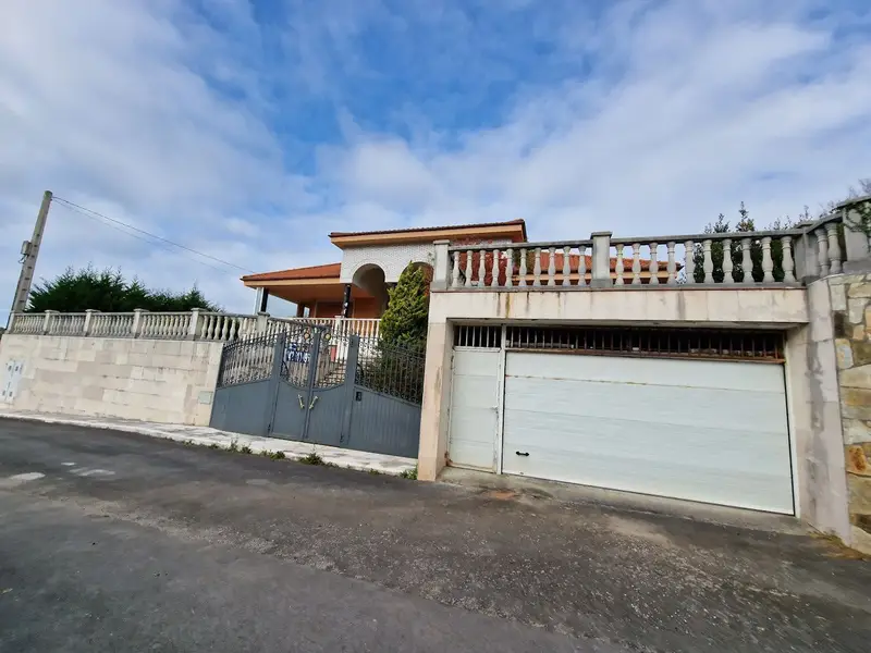 Chalet con Chimenea en Oreña