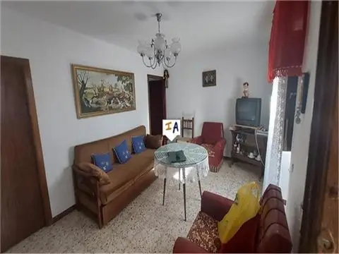 Casa Rural con 6 Dormitorios y Gran Garaje en Sabariego