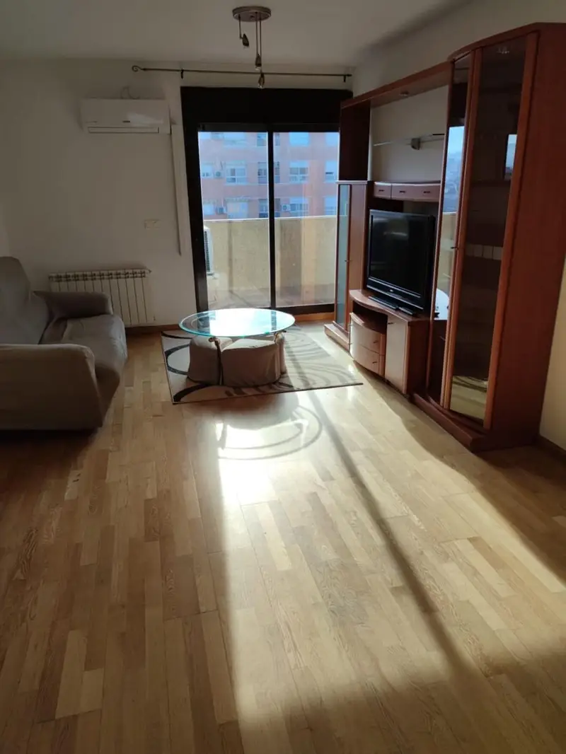 Piso en Alquiler en Granada Ciudad:  3 Dormitorios, 2 Ba	 os, Piscina y Garaje