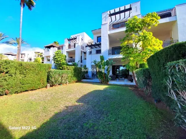 Apartamento Lujoso en Benahavis con Vistas al Jardin