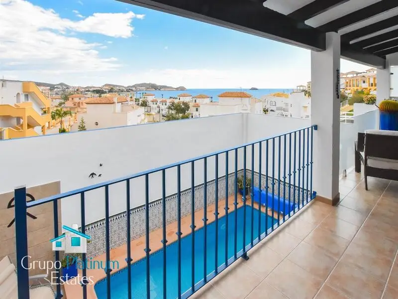 Villa de Lujo en San Juan de los Terreros con Vistas al Mar