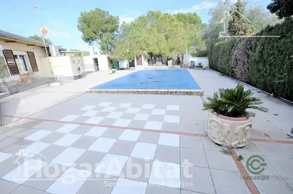 Chalet en Betera con Piscina y Barbacoa 4 Dormitorios