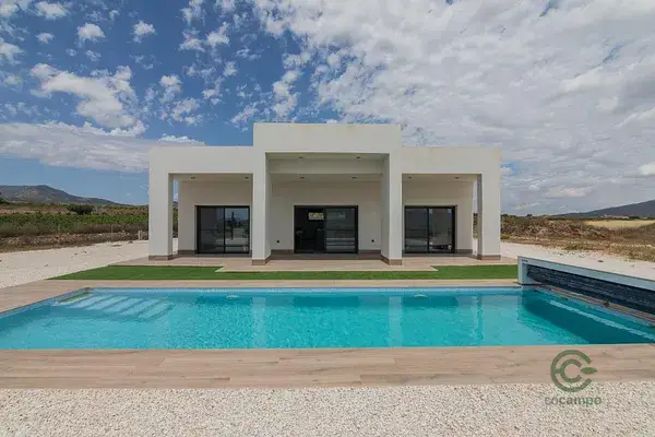 Villa Moderna en Pinoso con Piscina Privada y Paneles Solares