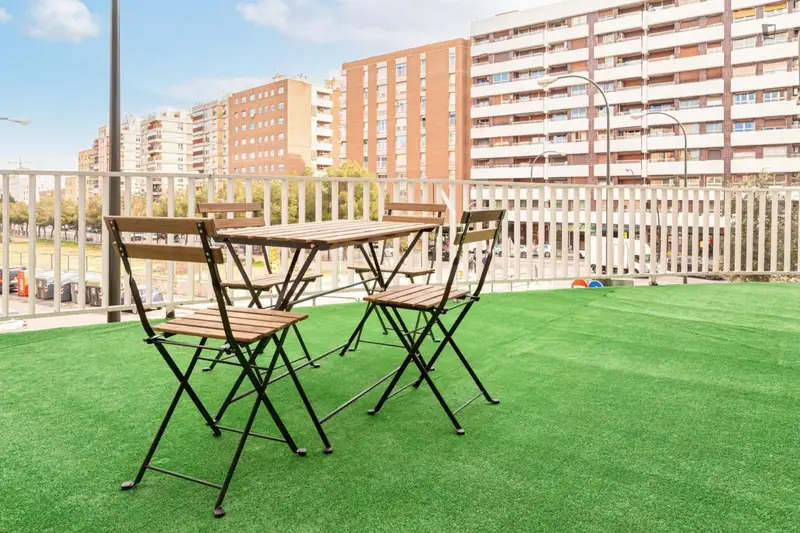 Habitacion Amueblada con Balcon Cerca Gran Via