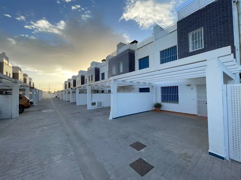 Adosado en Almazora con Terraza y Piscina