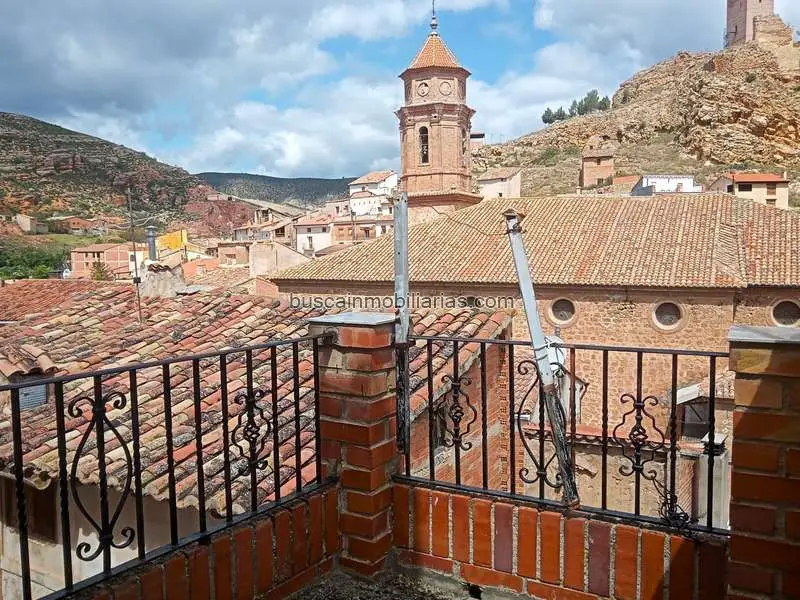Casa en Venta en Villel con Vistas al Castillo Templario