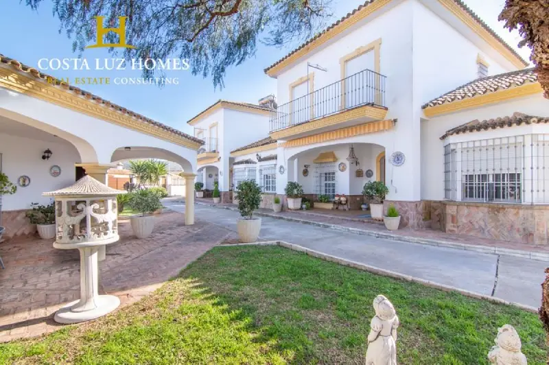 Venta Chalet con 2 Viviendas en Santiscal