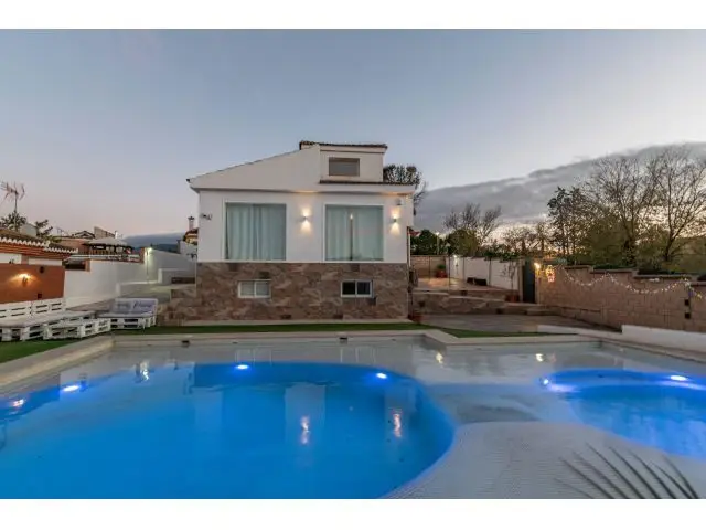 Casa Reformada con Piscina y Jacuzzi en Otura