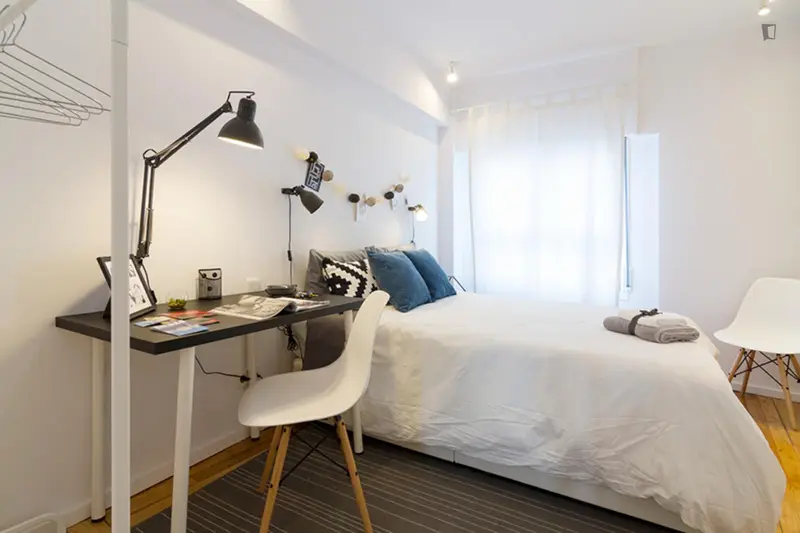 Habitacion Doble con Baño Privado en Piso Compartido