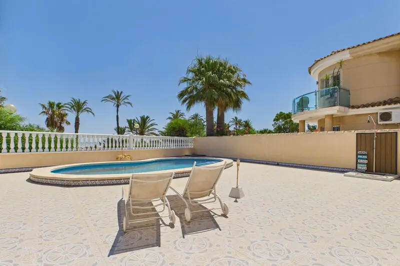 Villa en Los Urrutias con Piscina Privada y Vistas al Mar