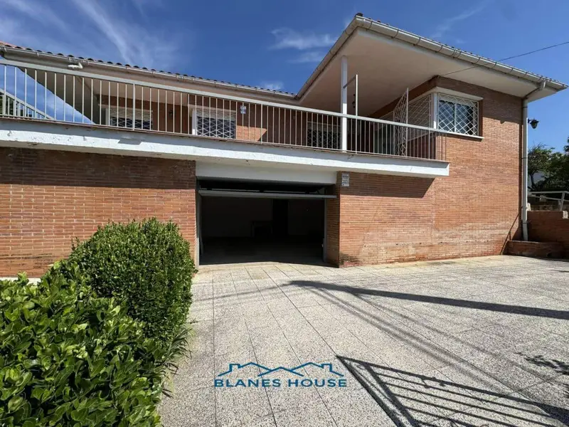 Chalet en Venta en Sils Girona 4 Dormitorios Jardin y Garaje