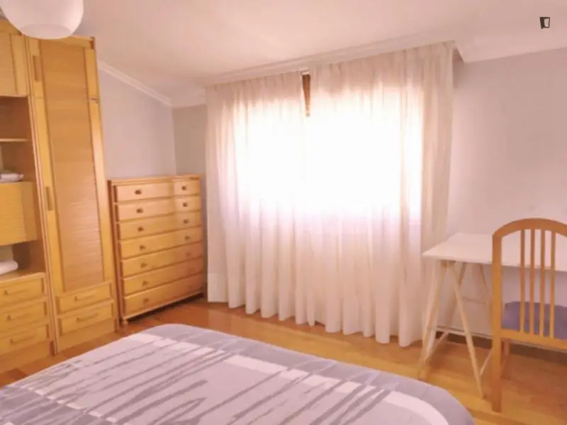 Habitacion Individual en Piso Compartido de 4 Habitaciones