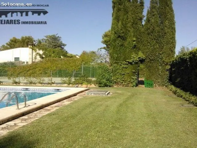 Chalet de Lujo en Aguasol con Piscina y Pista de Tenis