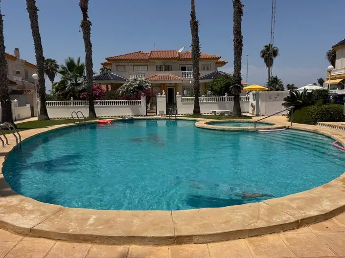 Villa en Venta 2 Dormitorios Cerca de la Playa