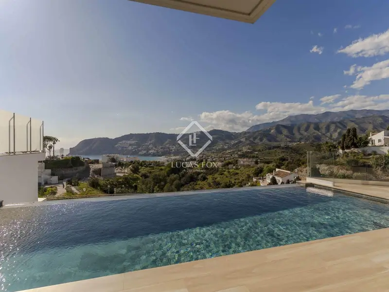 Villa de Lujo con Vistas al Mar en La Herradura