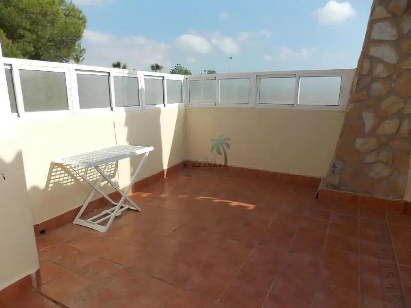 Villa en Orihuela Costa con Vistas al Mar y Golf