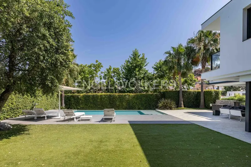 Chalet de Lujo en Montemar Castelldefels Domotizado con Piscina