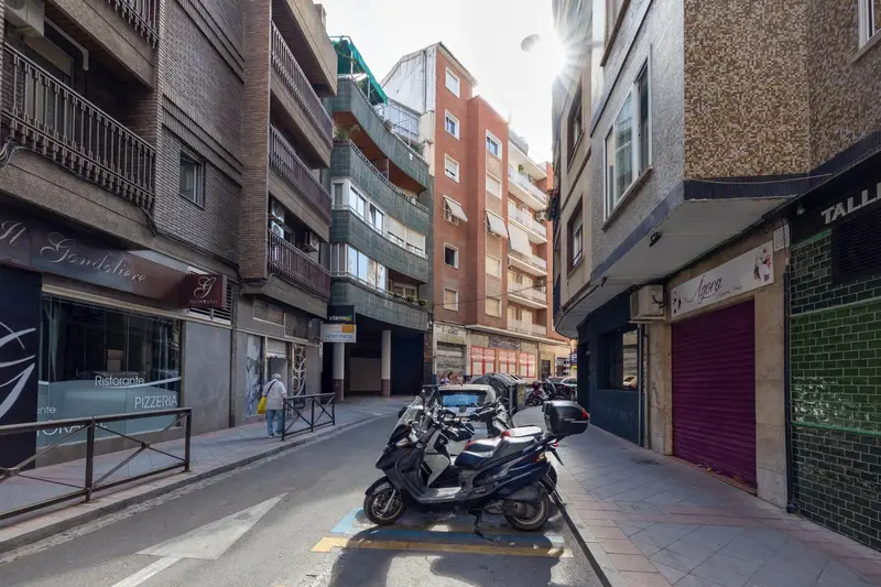 Venta Duplex 4 dormitorios 2 baños terraza Granada Centro