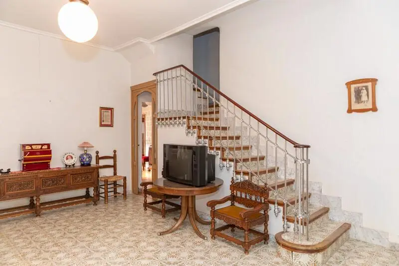 Villa de Lujo con 7 Dormitorios y 2 Piscinas en Yecla