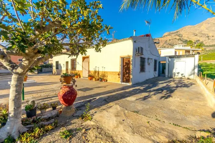 Chalet 4 Dormitorios en Orihuela - Oportunidad de Inversión
