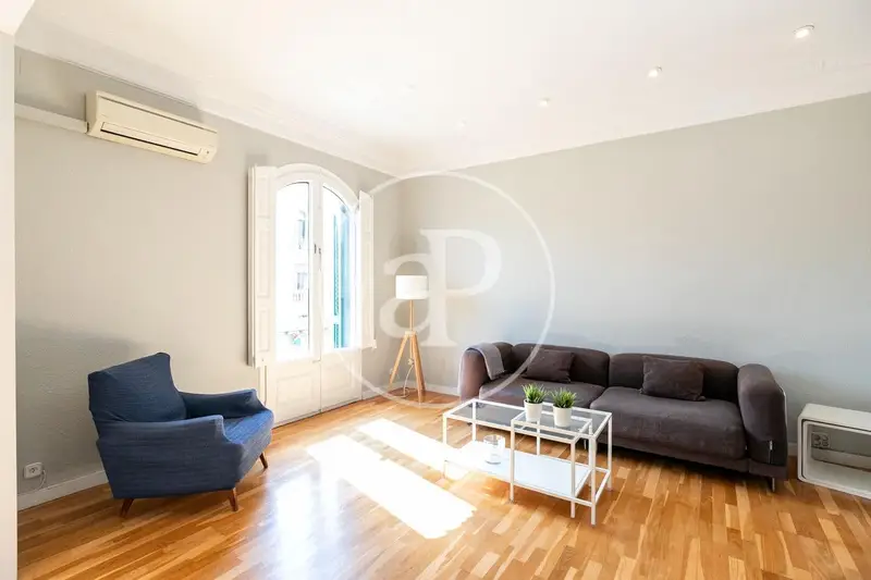 Apartamento de Lujo Reformado en Edificio Histórico de Barcelona