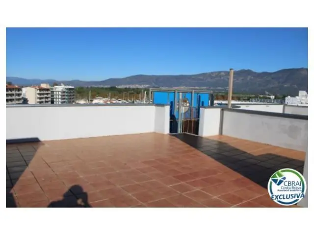 Atico Duplex Con Vistas a la Piscina Cerca de la Playa