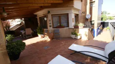 Chalet Adosado en Margarita con Garaje y Jardín