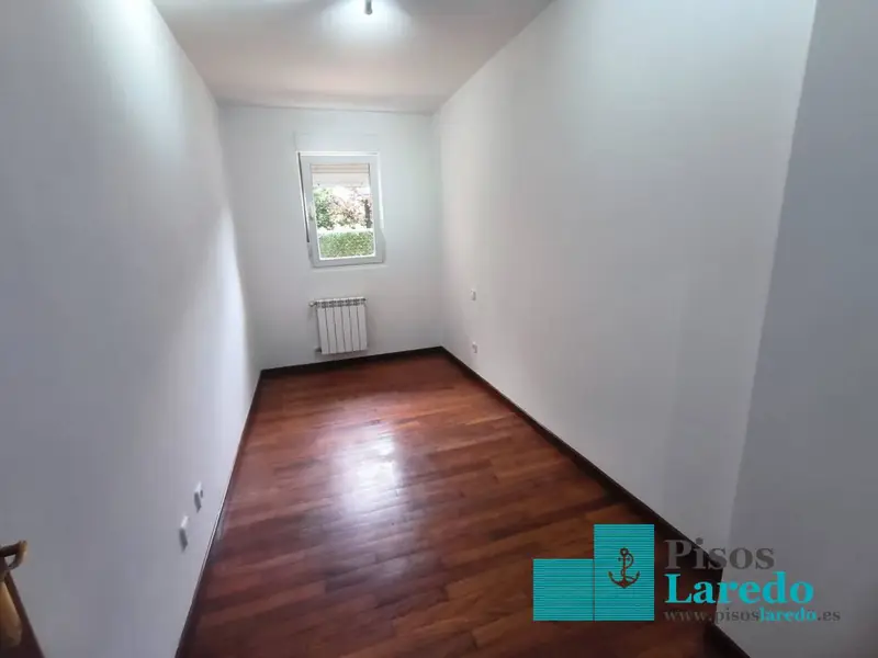 Venta Piso con Terraza en Ampuero