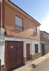 Casa Adosada 8 Dormitorios Consuegra 260m2