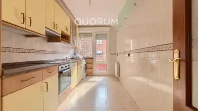 Piso en Venta Etxebarri  Amplio Luminoso 3 Dormitorios Garaje