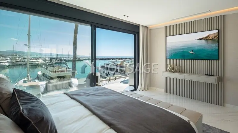 Apartamento en Puerto Banús con Vistas al Mar