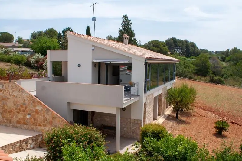 Finca con 2 Casas 8 Dormitorios Piscina y Bodega Montserrat Barcelona