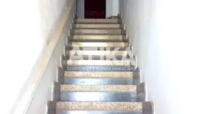 Casa en Venta Vallada a Reformar con Patio y Terraza