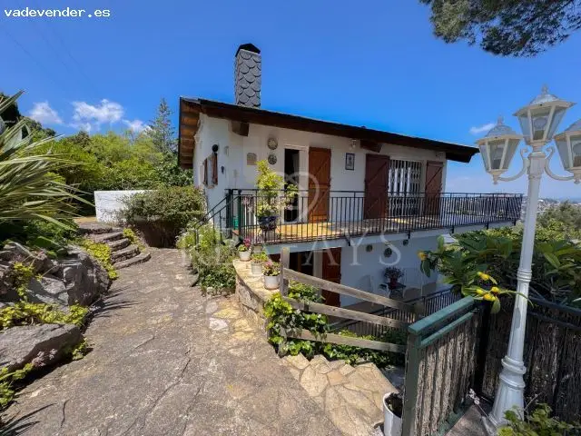 Espectacular Chalet con Piscina en Zona Residencial