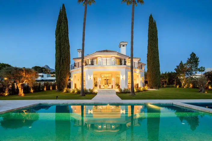 Villa de Lujo 5 Dormitorios Nueva Andalucía Marbella