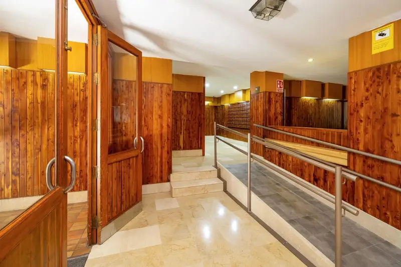 Piso en venta en Granada: 5 dormitorios, 167m², piscina