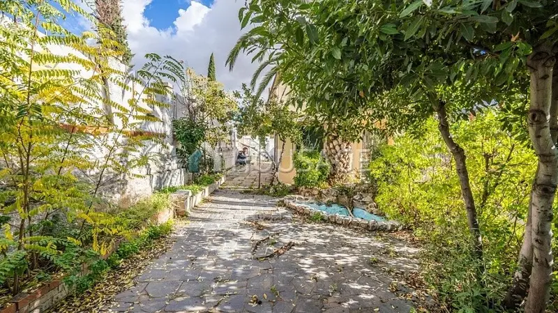 Villa en Madrid para reformar con gran potencial